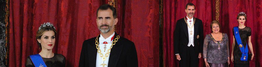 Unos radiantes Reyes Felipe y Letizia ofrecen una cena de gala en honor a la Presidenta de Chile Michelle Bachelet