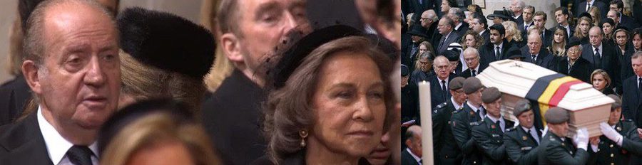 Los Reyes Juan Carlos y Sofía, emocionados en el funeral de la Reina Fabiola de Bélgica