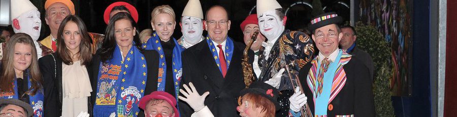 Alberto y Charlene de Mónaco y la Princesa Estefanía y sus hijas disfrutan del circo