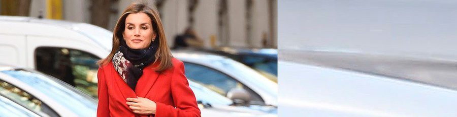 La Reina Letizia apuesta por el rojo para protegerse del frío en su reunión de trabajo de la AECC