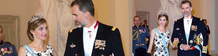 Una tiara de estreno y miradas cómplices en la gran puesta de largo internacional de los Reyes Felipe y Letizia