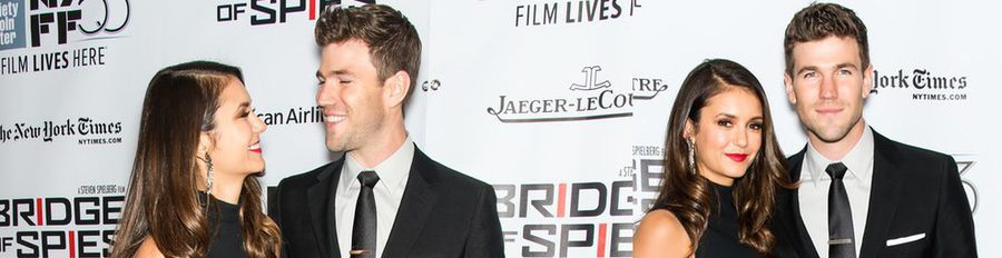 Nina Dobrev y Austin Stowell se estrenan en la alfombra roja con el estreno de 'Bridge of Spies'