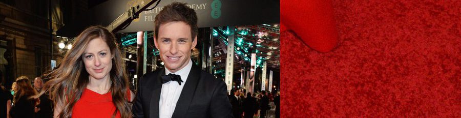 Eddie Redmayne y Hannah Bagshawe presumen de futura paternidad en los BAFTA 2016