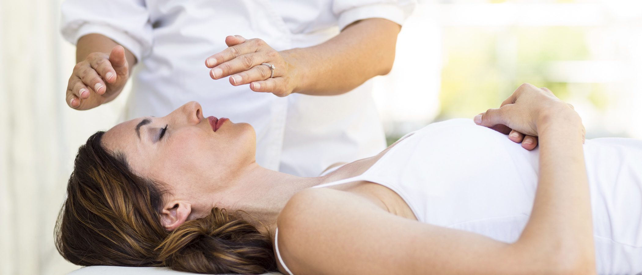 Reiki: rituales y beneficios de esta práctica para fortalecer el espíritu