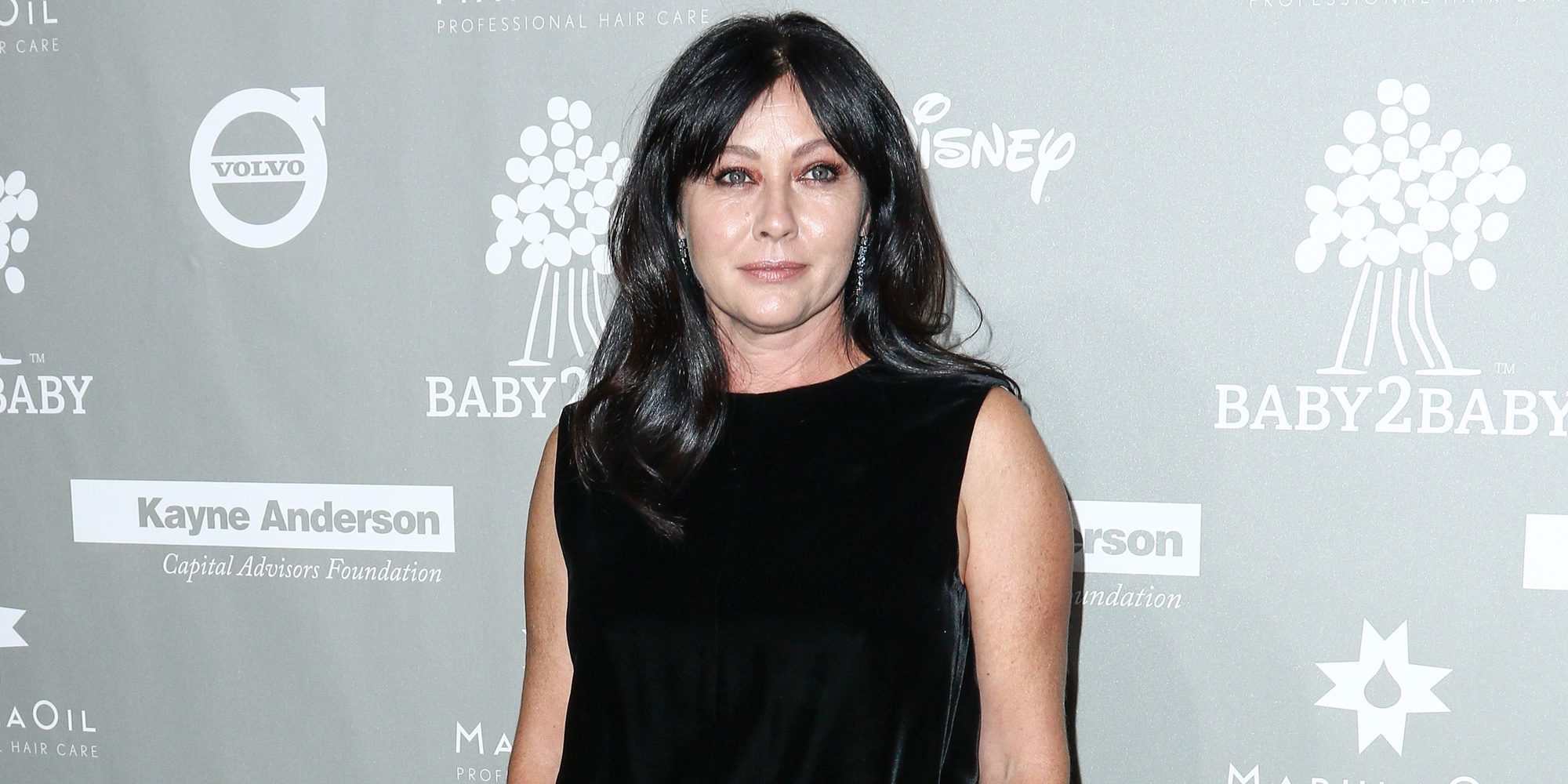 Shannen Doherty ('Embrujadas') continúa con su lucha contra el cáncer y posa con la cabeza rapada