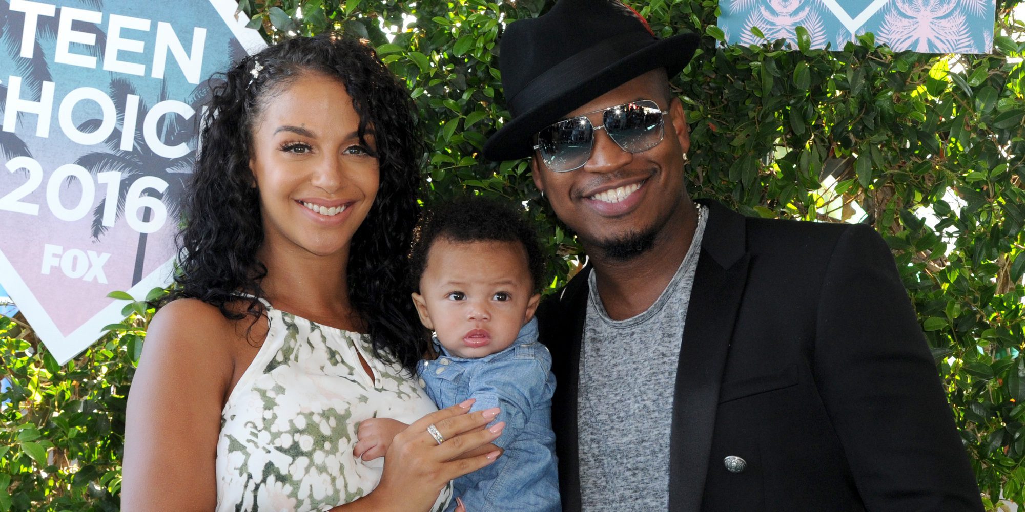 Ne-Yo y Crystal Renay Smith deslumbran en los Teen Choice Awards 2016 junto a su hijo Shaffer