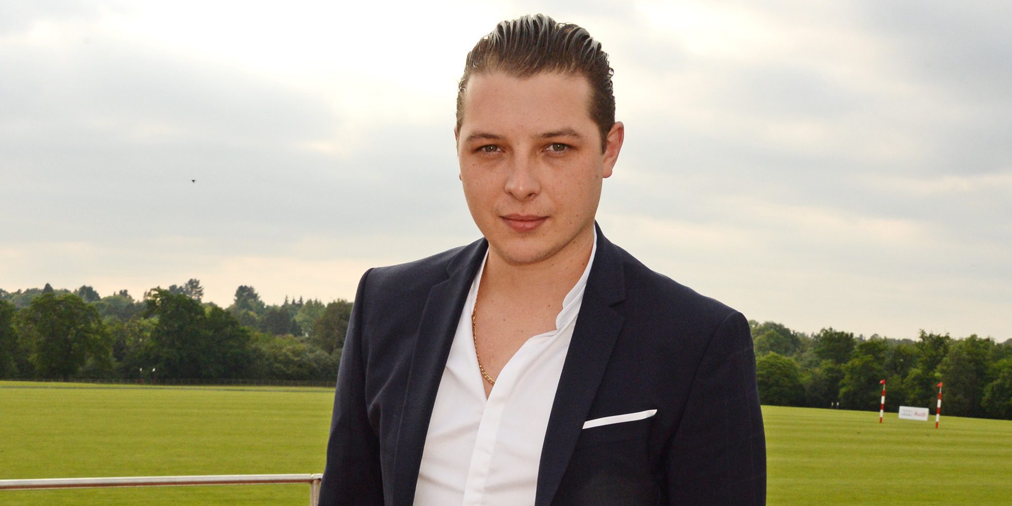 John Newman deja la música temporalmente para recibir tratamiento por un tumor cerebral