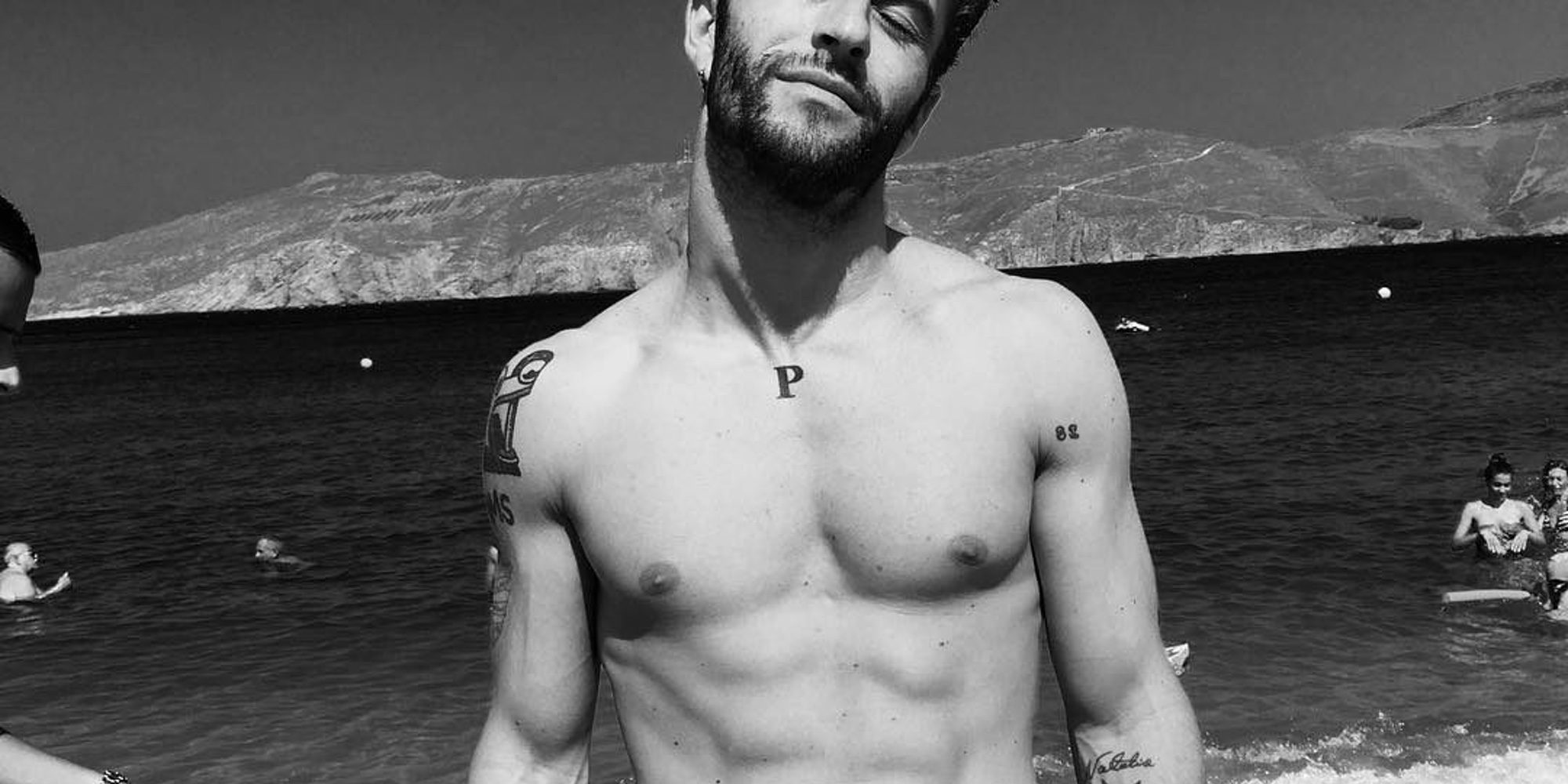 Disfrutando del verano: Pelayo Díaz presume de abdominales en su viaje a Mykonos