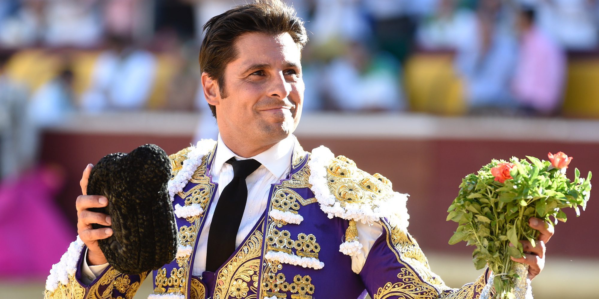 Fran Rivera sale victorioso de la plaza de toros de Huesca donde un año atrás recibió una cornada