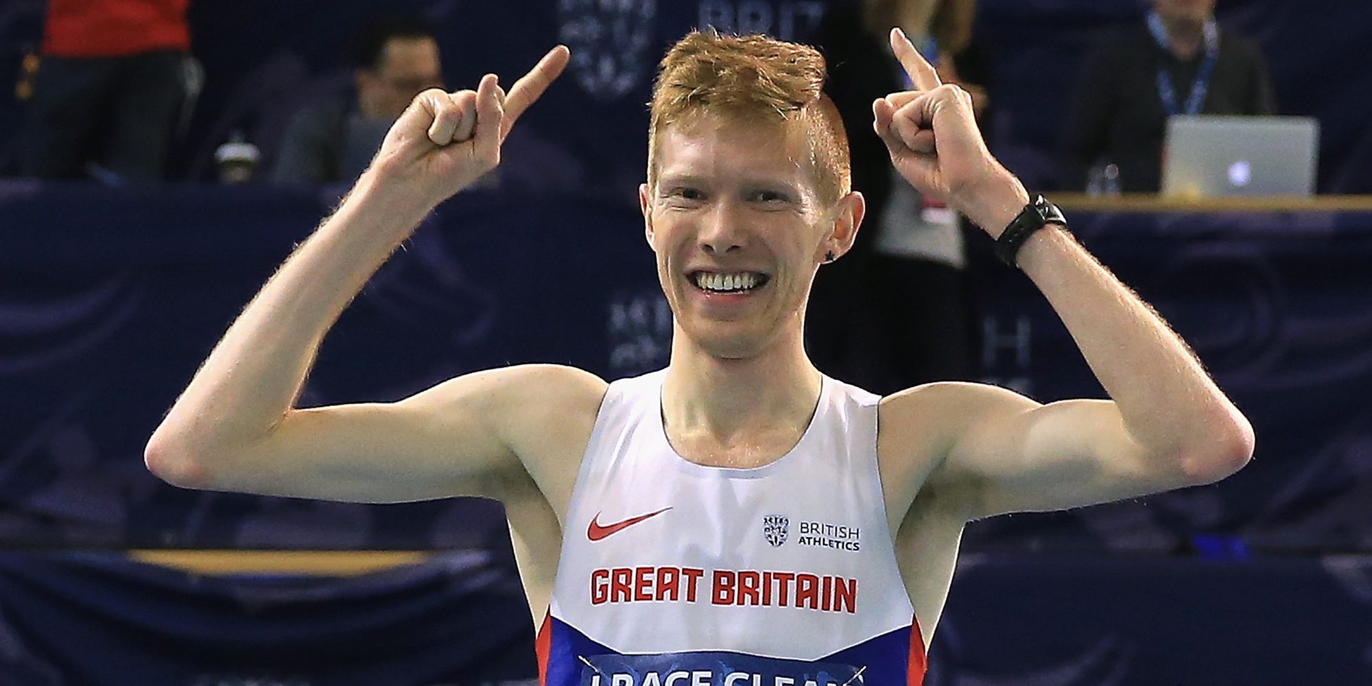 El atleta Tom Bosworth pide matrimonio a su novio en una playa de Copacabana durante Río 2016