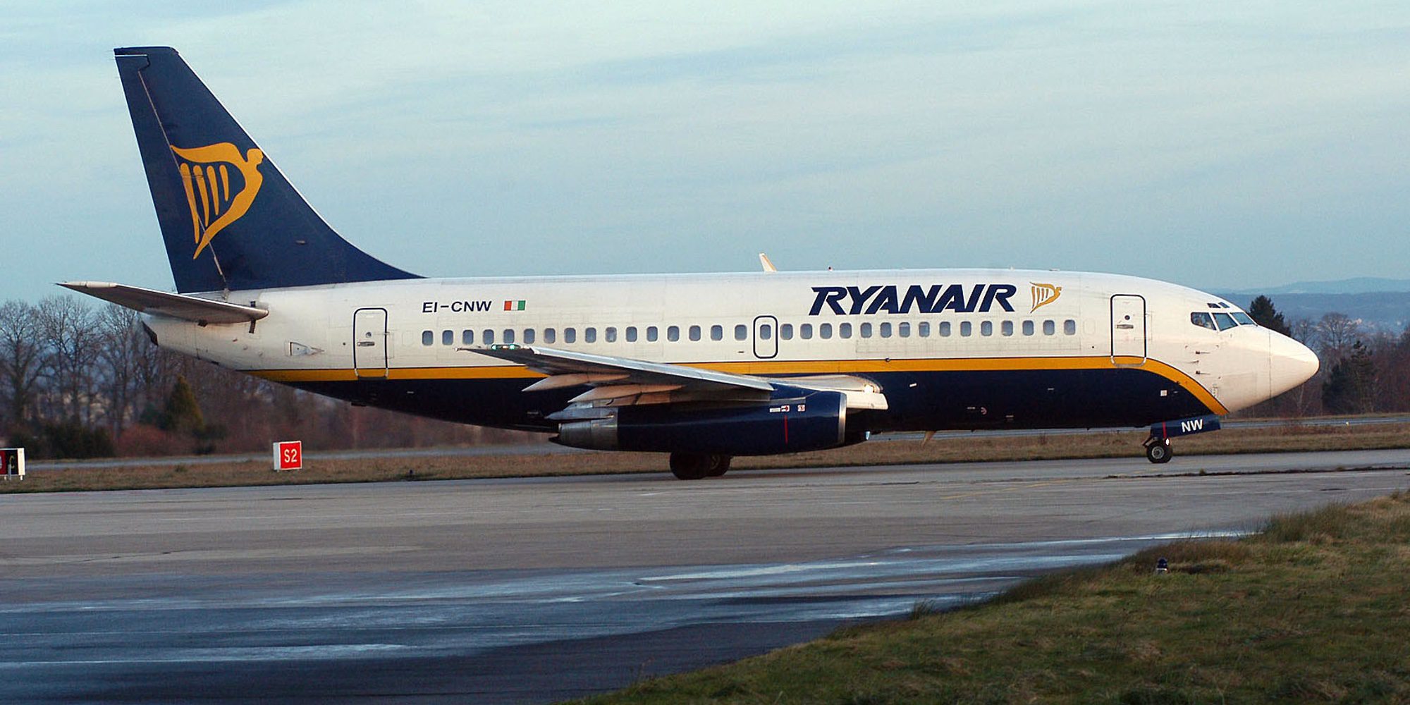 Conoce la historia que se esconde detrás del pasajero que salió corriendo tras un avión porque creía perderlo