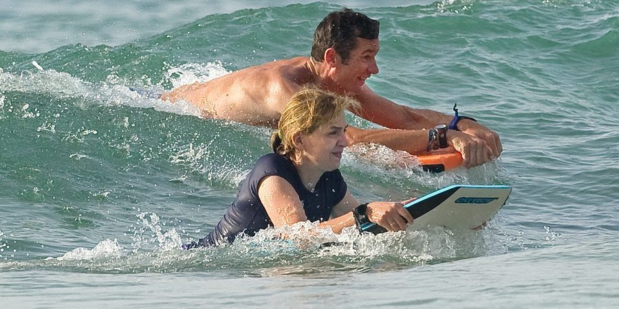 La Infanta Cristina e Iñaki Urdangarín se divierten con sus hijos en las playas de Bidart