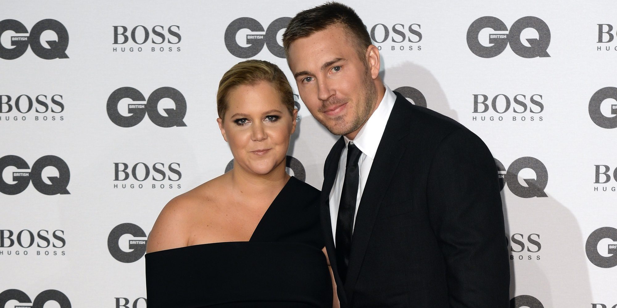 Amy Schumer posa por primera vez junto a su novio Ben Hanisch en los Premios GQ 2016