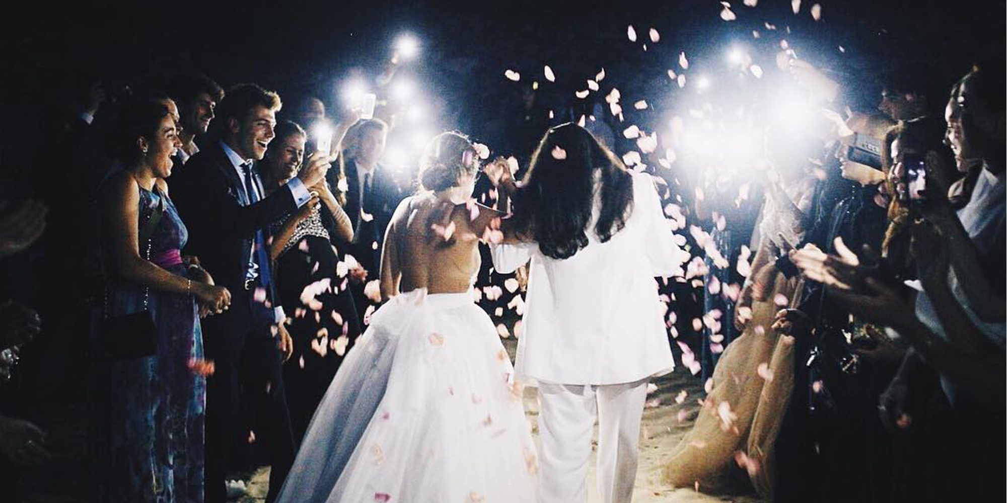 Dulceida y su novia Alba se han dado el 'sí, quiero' en una romántica boda frente al mar