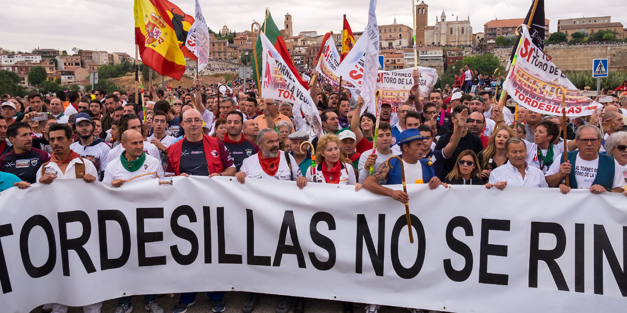 Así ha transcurrido el Toro de la Peña: insultos y golpes entre animalistas y defensores del festejo