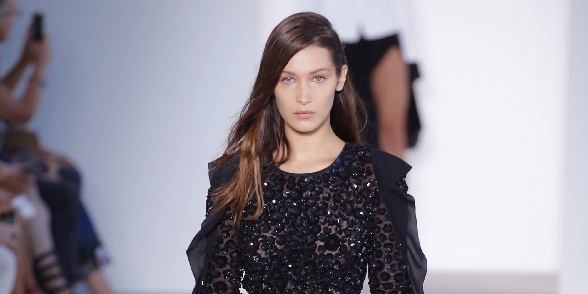 La mala pata de Bella Hadid sobre la Nueva York Fashion Week: acabó por los suelos