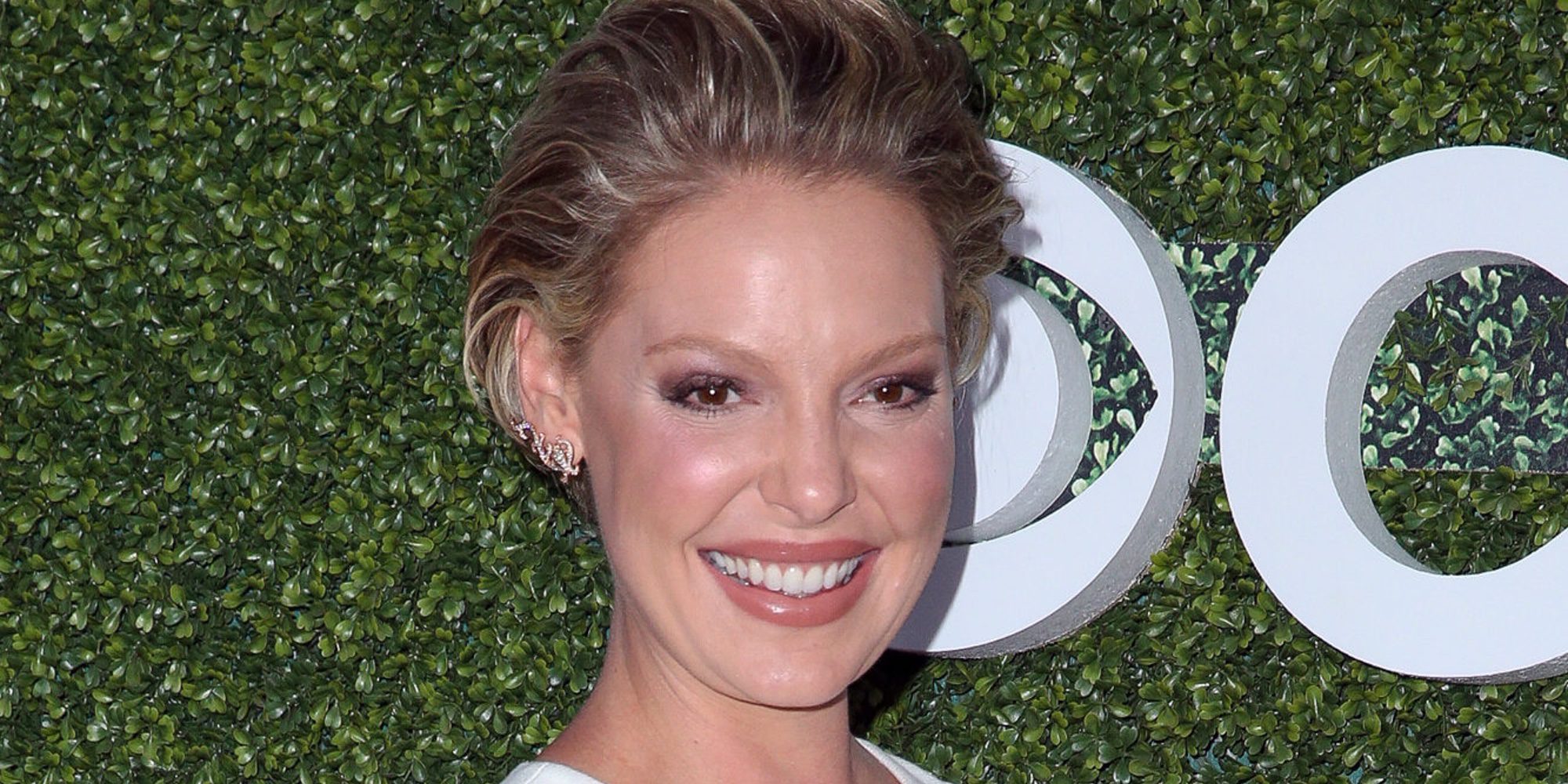 Katherine Heigl muestra muy orgullosa su barriguita de 19 semanas