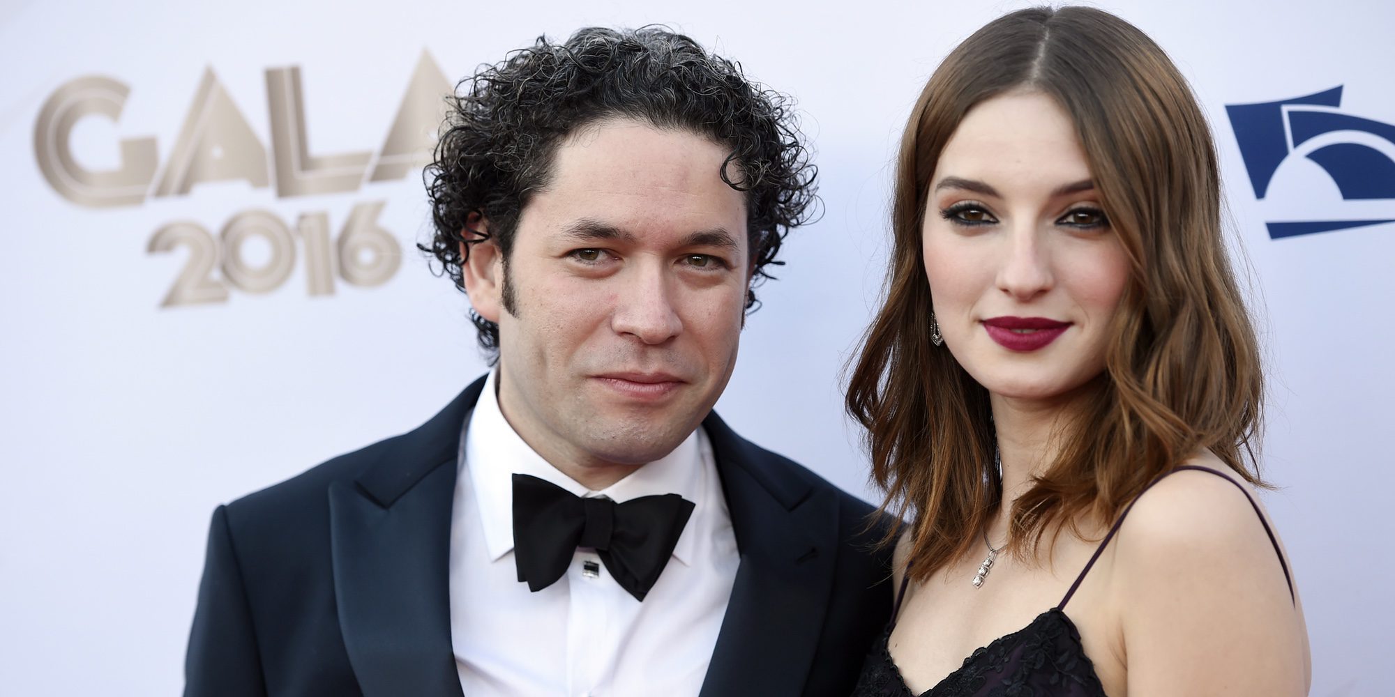 María Valverde y Gustavo Dudamel posan por primera vez como pareja en un concierto en Los Angeles