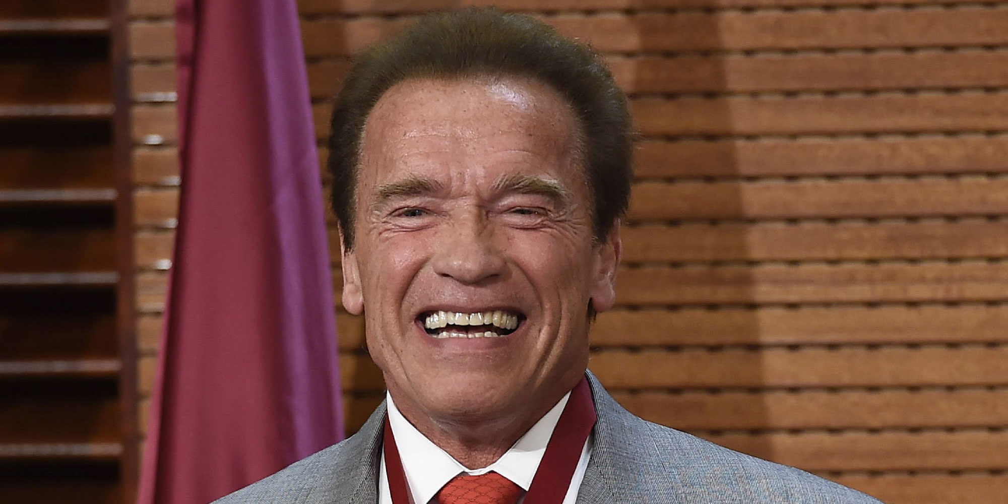 Arnold Schwarzenegger fue maltratado por su padre al creer que era gay