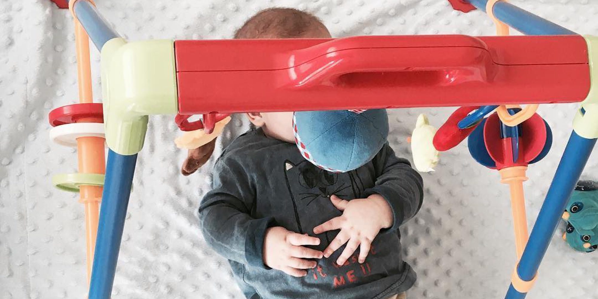 Sara Carbonero celebra los 4 meses de Lucas con una tierna foto junto a su hermano Martín