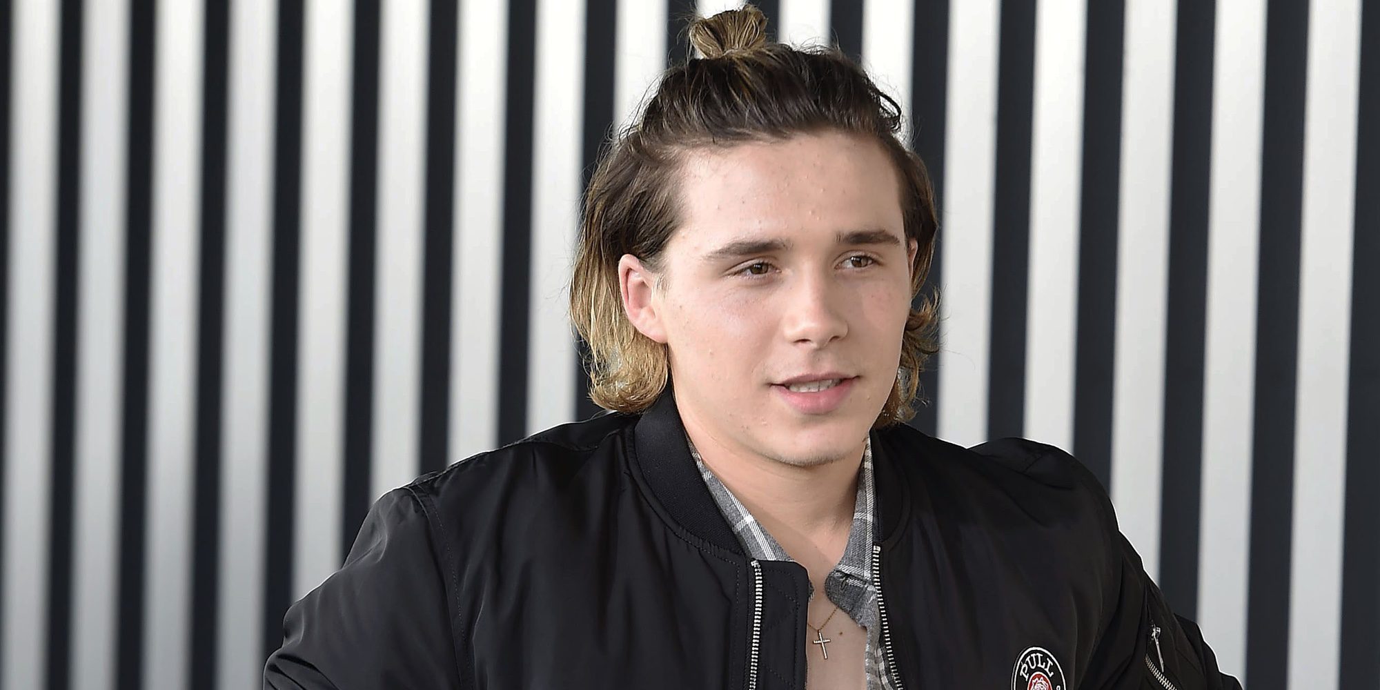 Pillan a Brooklyn Beckham intentando beber alcohol siendo menor de edad en un festival de música