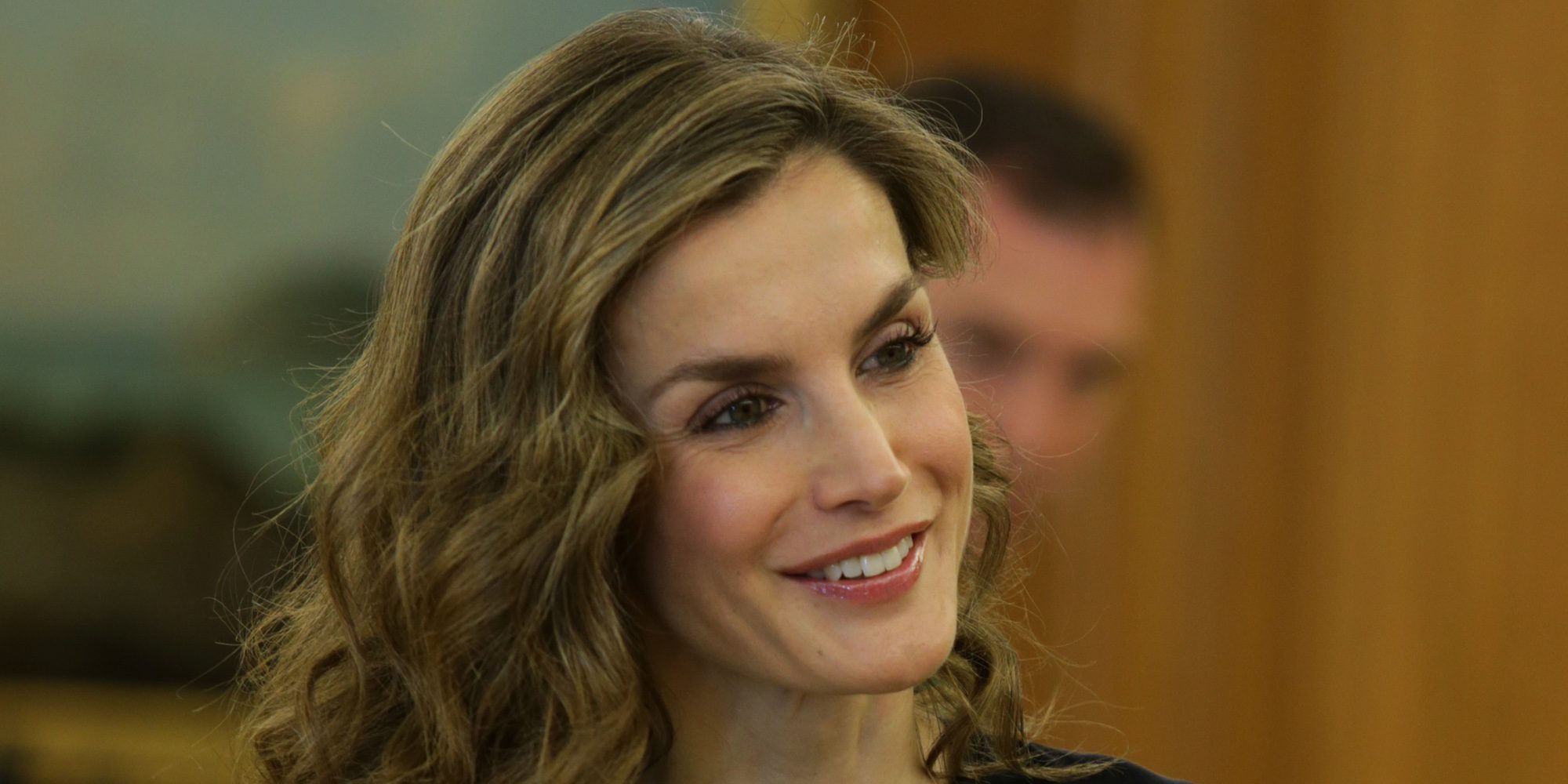 La Reina Letizia se apunta al sporty chic y sus 'track pants' dan la vuelta al mundo