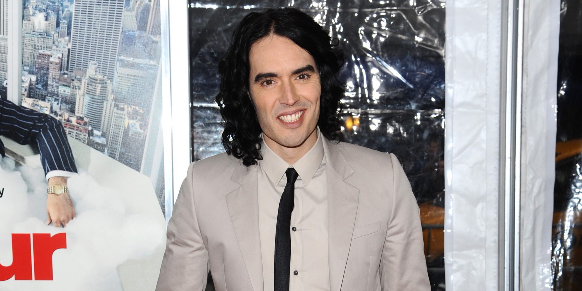 Russell Brand se convierte en padre de su primer hijo con Laura Gallagher