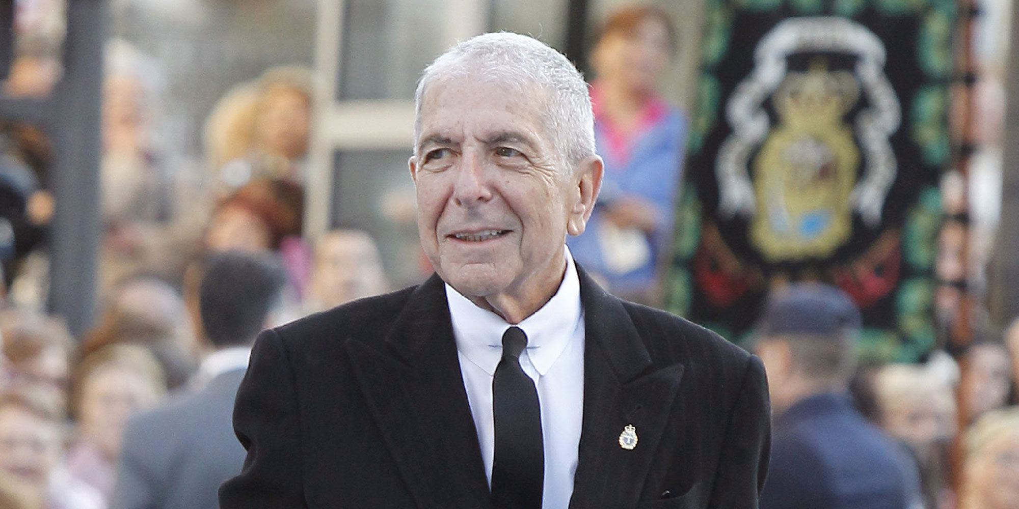 Leonard Cohen murió mientras dormía tras caerse en medio de la noche