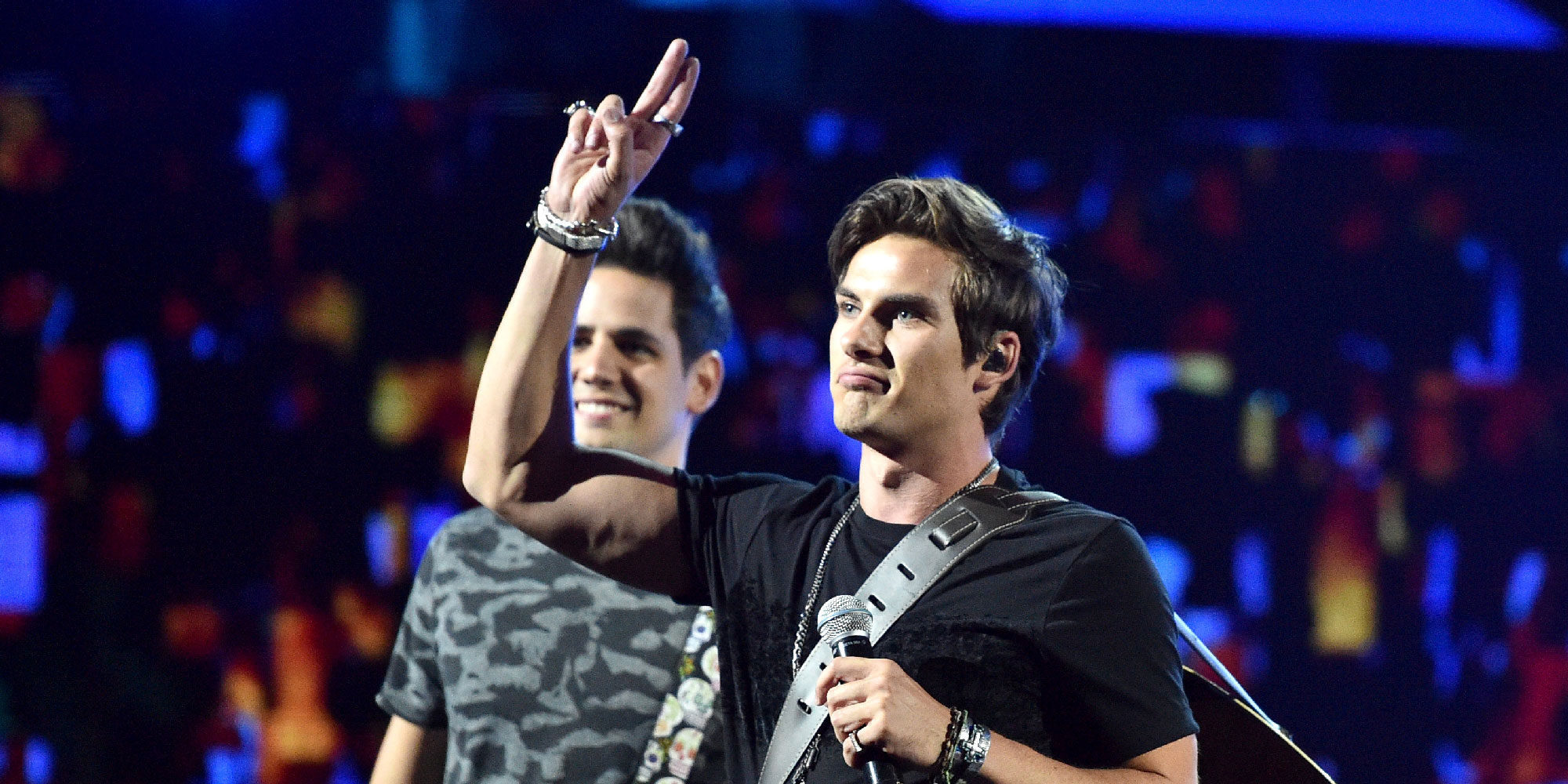 El terrible error del vocalista de Dvicio al pedir que Juan Gabriel pase a recoger un Grammy Latino