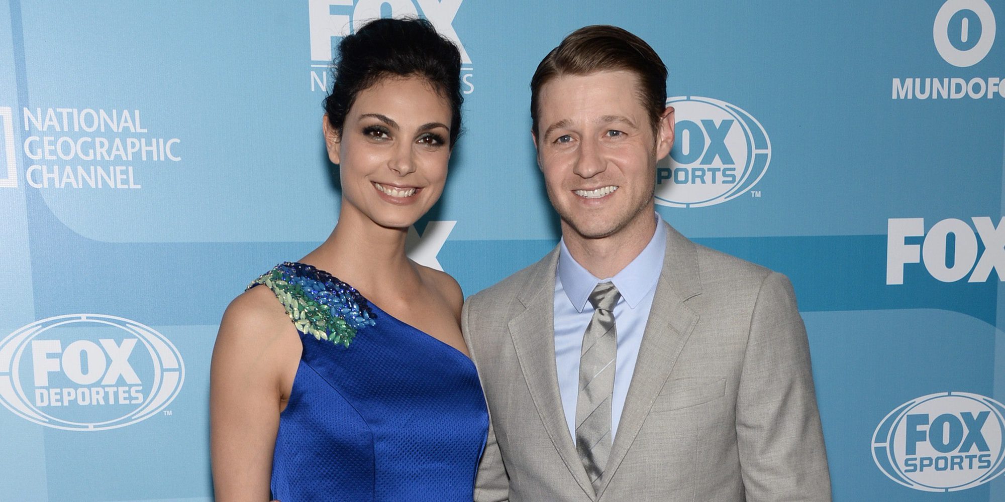 Morena Baccarin y Benjamin McKenzie se comprometen tras un año de relación