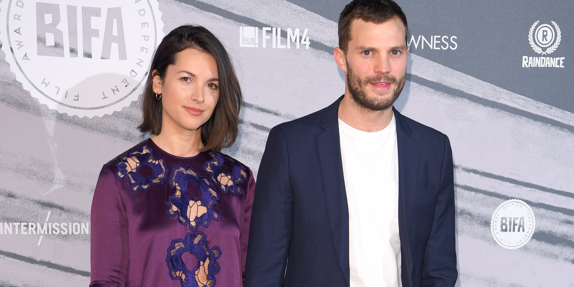 Jamie Dornan y Amelia Warner pasean su amor por los Premios del Cine Independiente Británico 2016