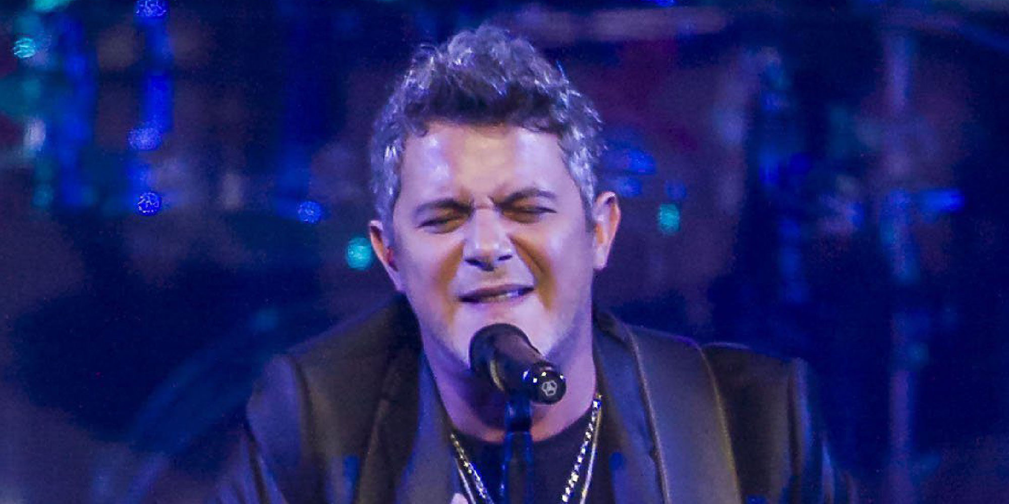 Alejandro Sanz protagoniza con su hijo Dylan un tierno momento en el escenario en su concierto en Madrid