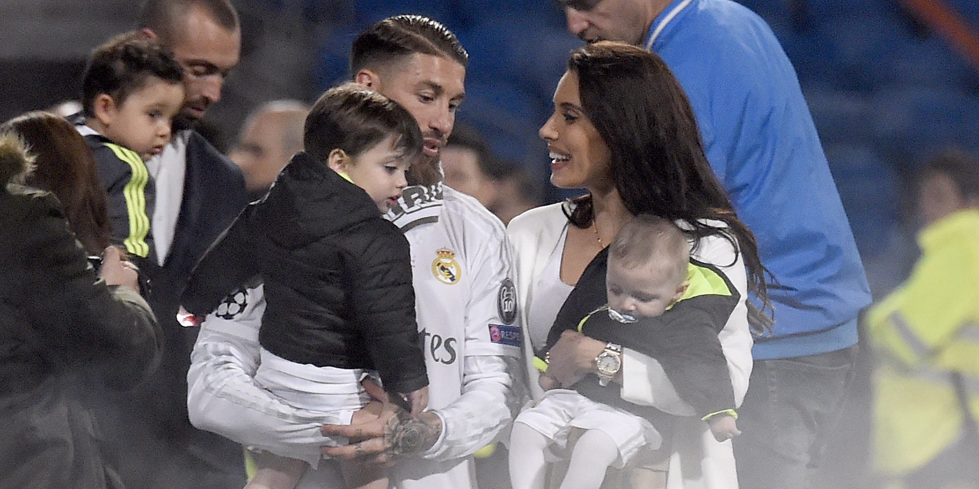 Sergio Ramos y Pilar Rubio presumen de hijos para celebrar el año nuevo 2017: "Os quiero con locura"