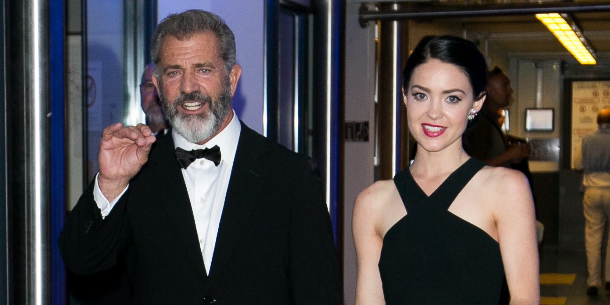 Mel Gibson asiste con su embarazadísima novia Rosalind Ross a los AFI Awards 2017