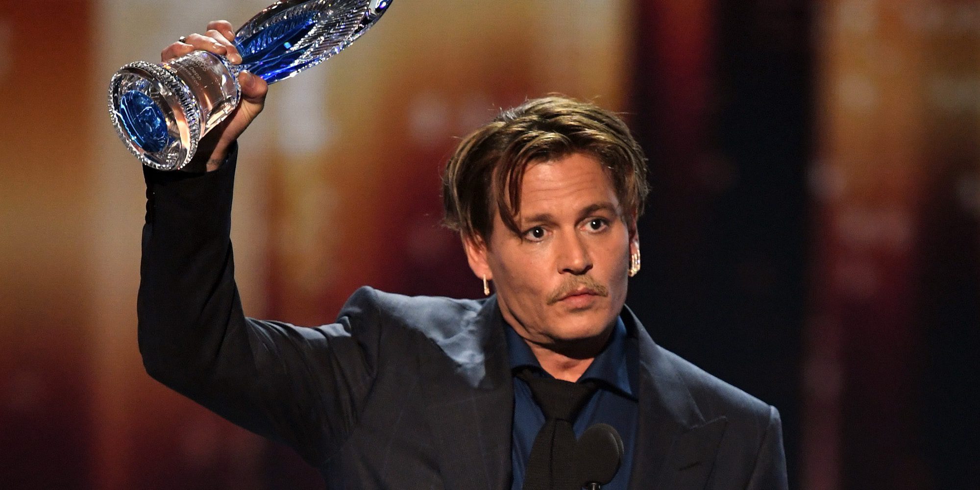 Johnny Depp agradece el apoyo recibido en su duro divorcio de Amber Heard en los People's Choice Awards 2017