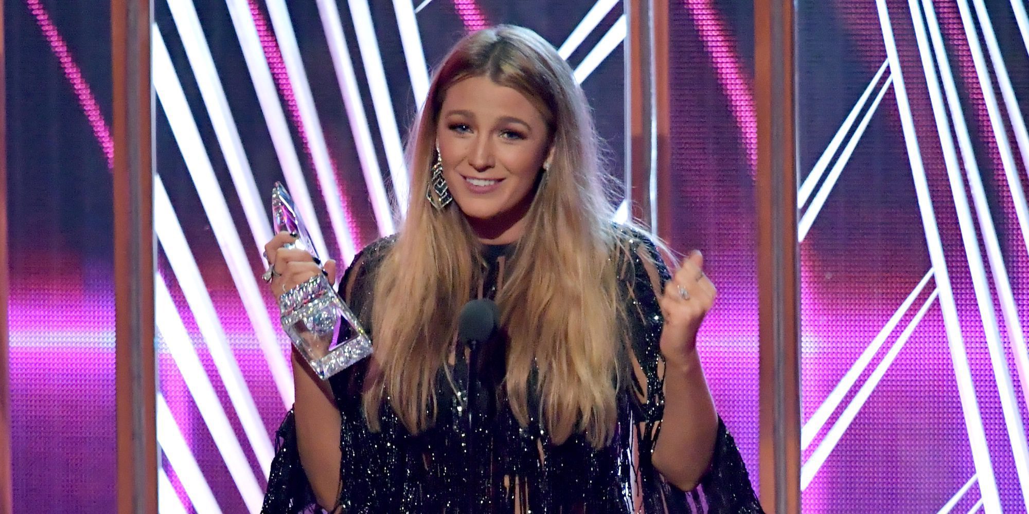 Blake Lively se pone posesiva en los People's Choice Awards 2017: "¡No podéis tener a Ryan Reynolds, es mío!