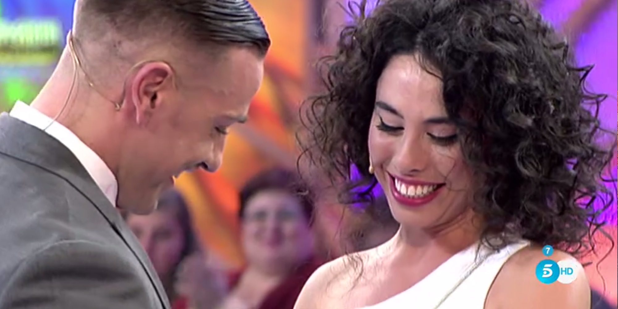 Rafa Mora pide matrimonio a Macarena Millán en pleno directo en 'Cámbiame'