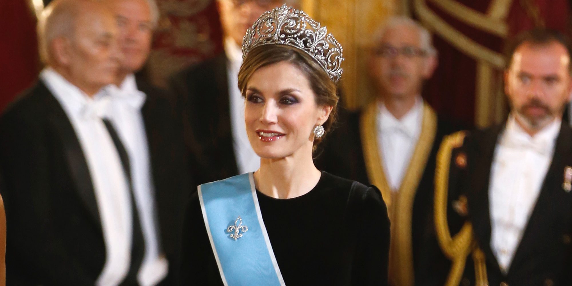 La Reina Letizia saca del joyero real la tiara de la Reina Victoria Eugenia para la cena de gala al presidente Macri