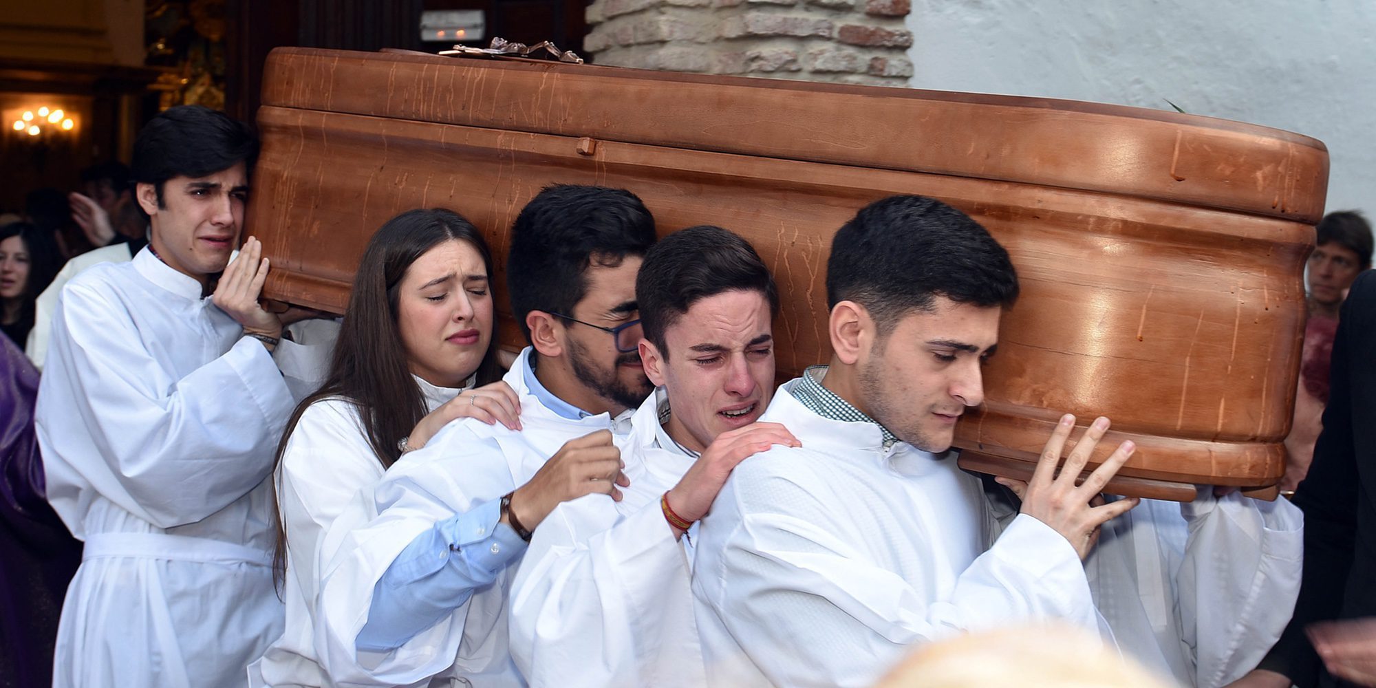 Emoción y tristeza en el multitudinario adiós a Pablo Ráez en su tierra natal, Marbella