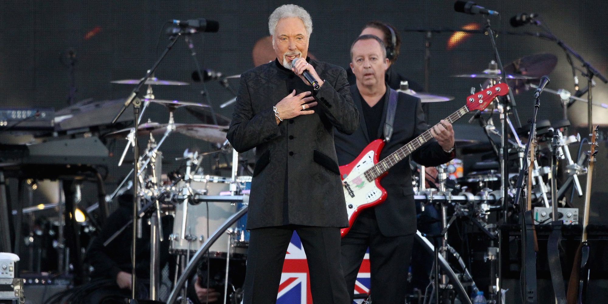 Tom Jones desmiente su relación con Priscilla Presley: "Solo somos amigos, muy buenos amigos"