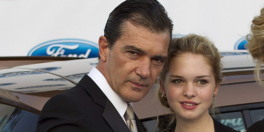 Antonio Banderas celebra el Día del Padre con unas tiernas fotos de Stella del Carmen de pequeña