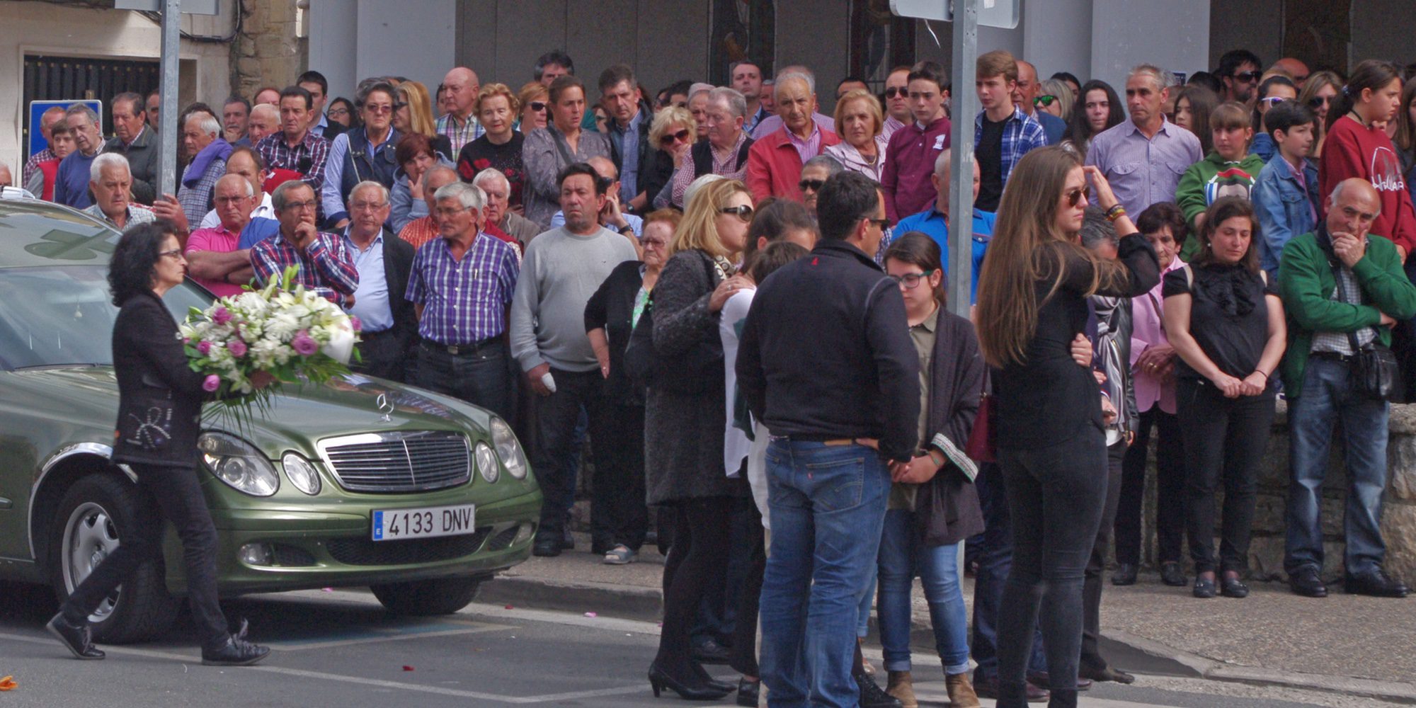 Multitudinario funeral de Gonzalo Basurto, el niño fallecido en el circuito Fernando Alonso