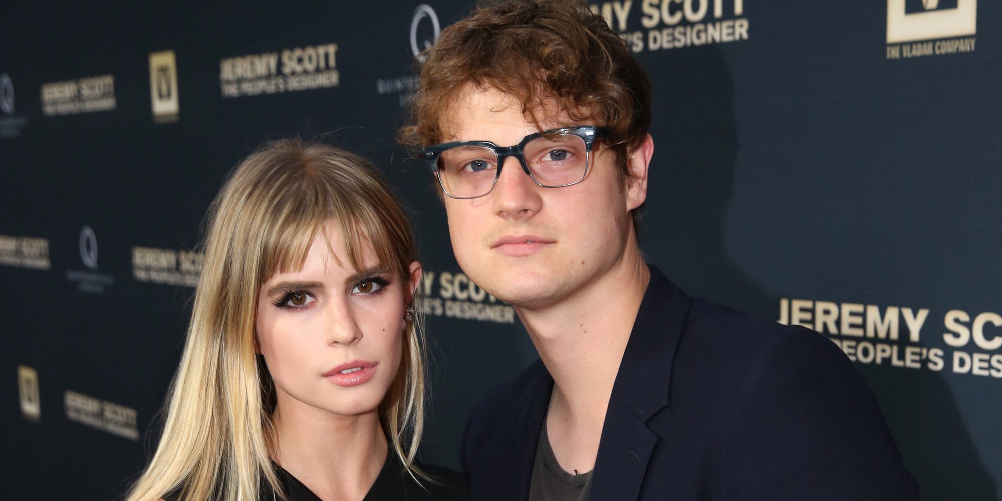 Carlson Young e Isom Innis se han casado en una boda romántica en Texas