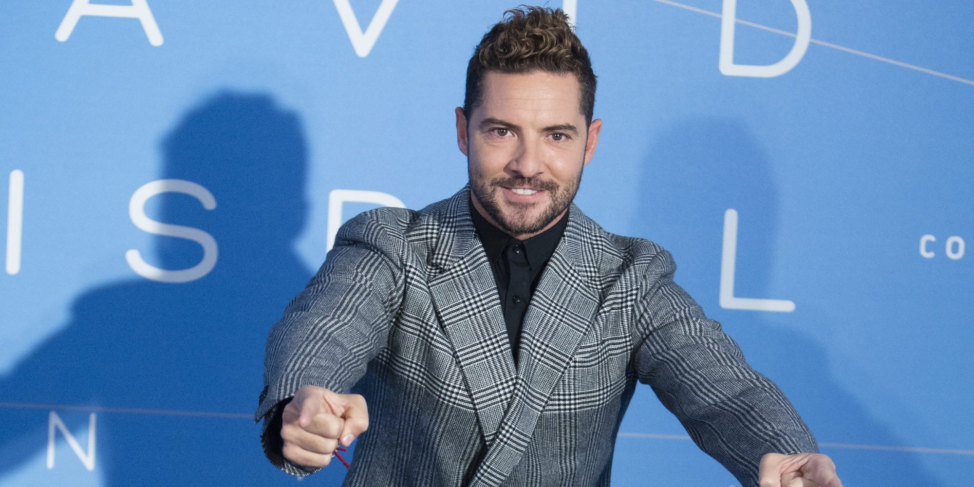 David Bisbal se pone nostálgico: rememora viejos tiempos con su familia tras su 'boda' con Rosanna Zanetti