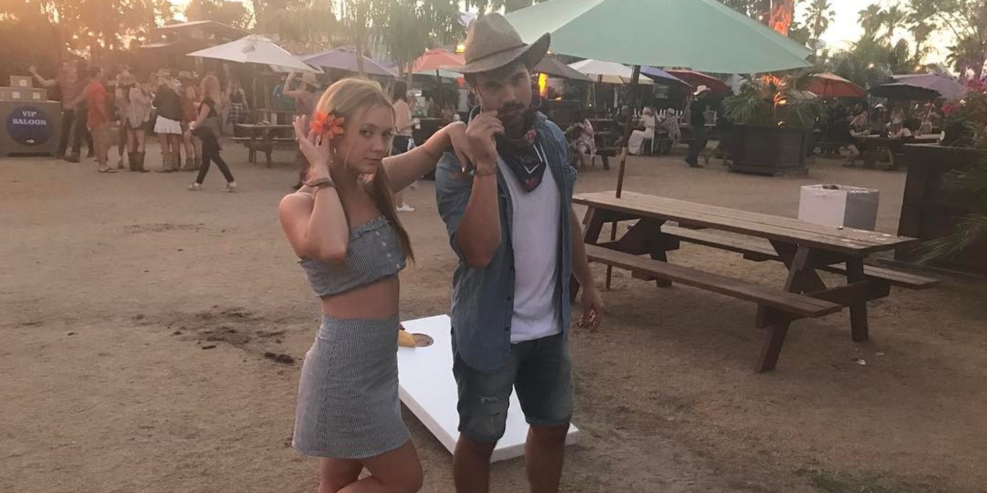 Taylor Lautner y Billie Lourd, dos enamorados en un festival de country