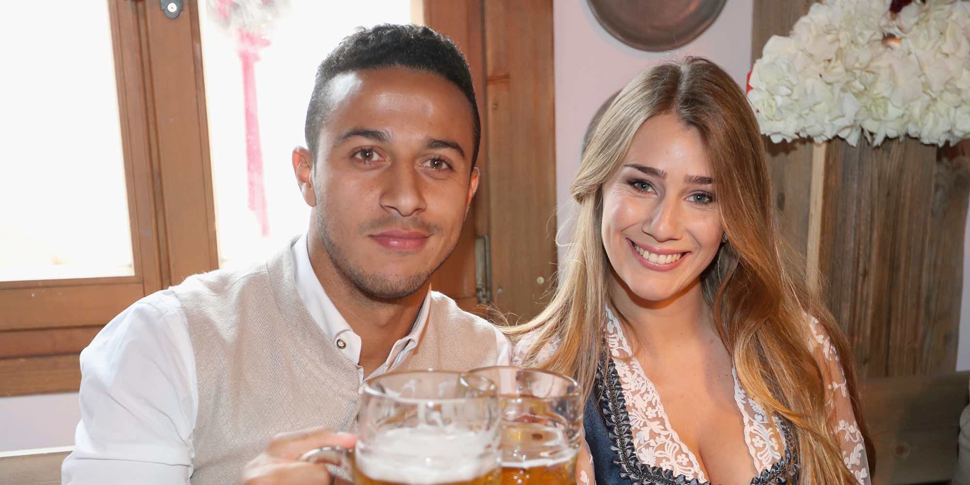 Thiago Alcántara y Júlia Vigas se convierten en padres de su primer hijo