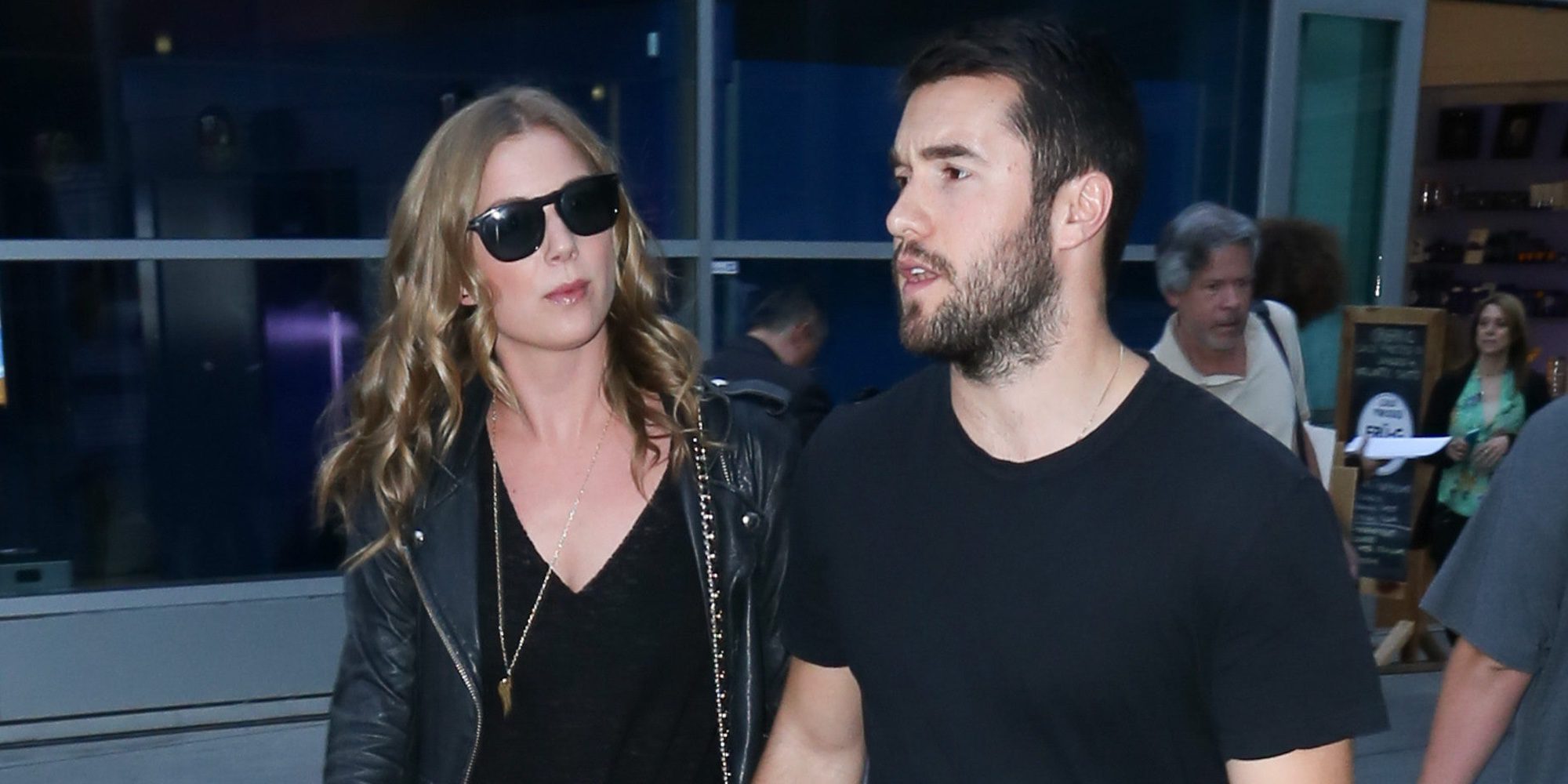 Emily VanCamp ya luce anillo de compromiso tras anunciar su boda con Josh Bowman