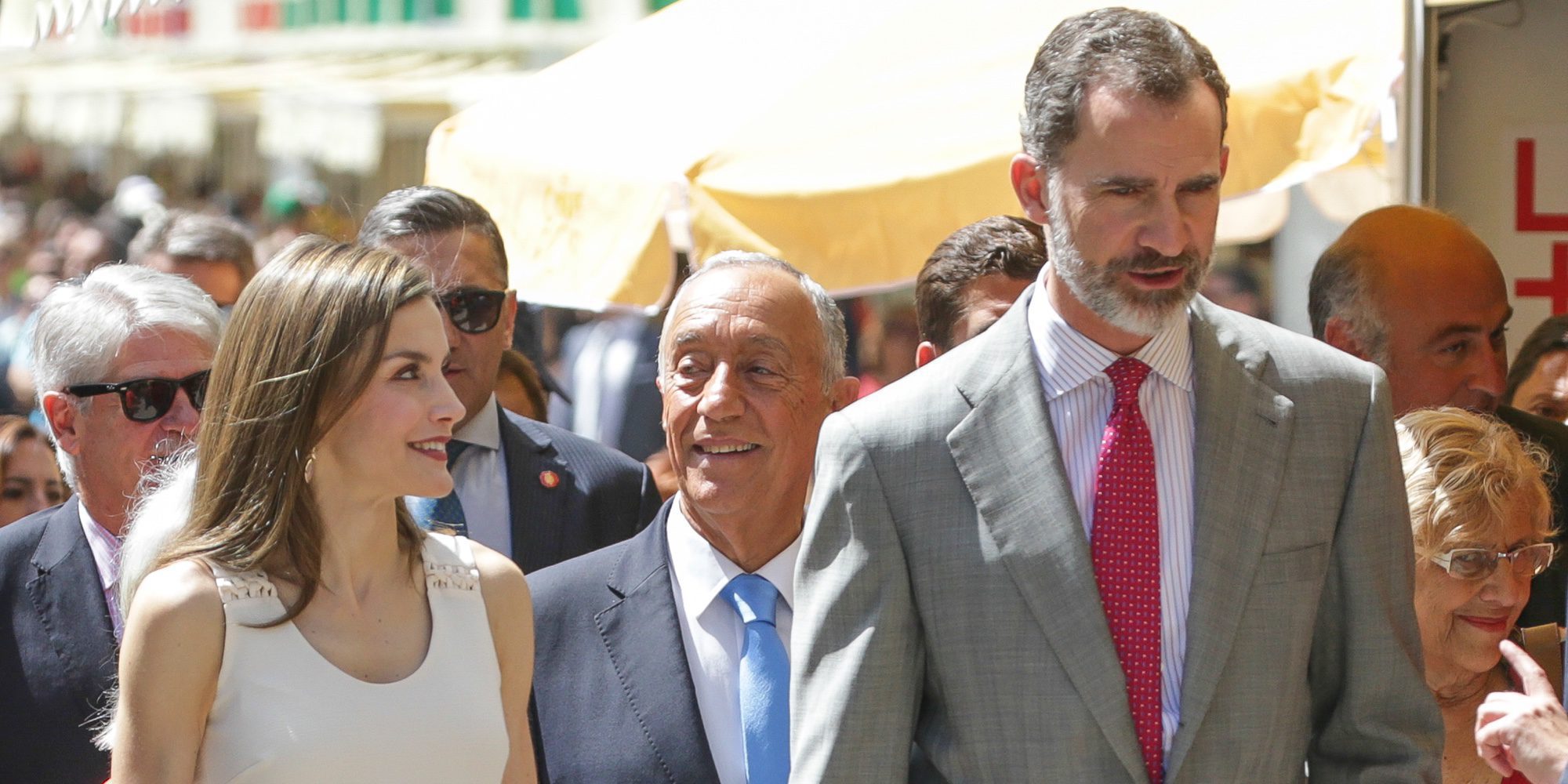 Feria del Libro 2017: el reencuentro de la Reina Letizia con un amigo del pasado y su queja por no poder pagar