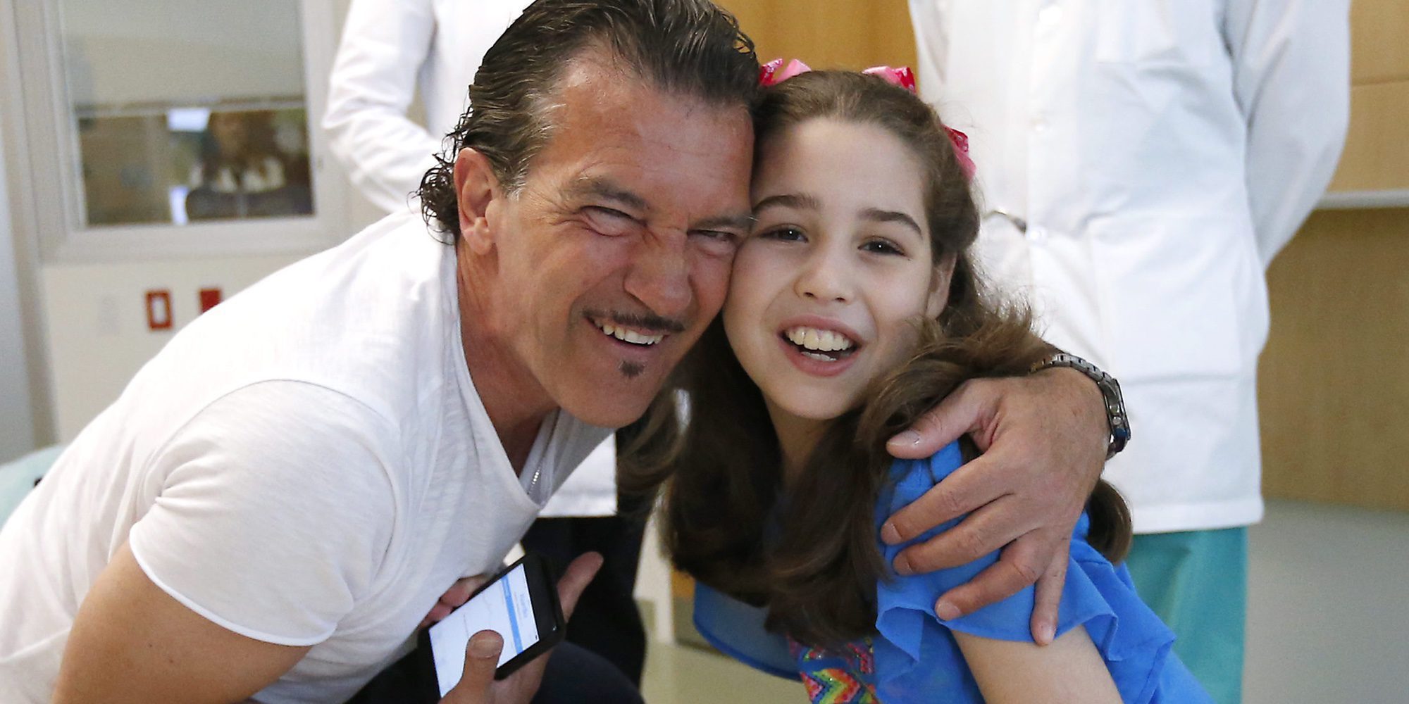 Antonio Banderas visita un hospital infantil en Miami con motivo de la Miami Fashion Week 2017