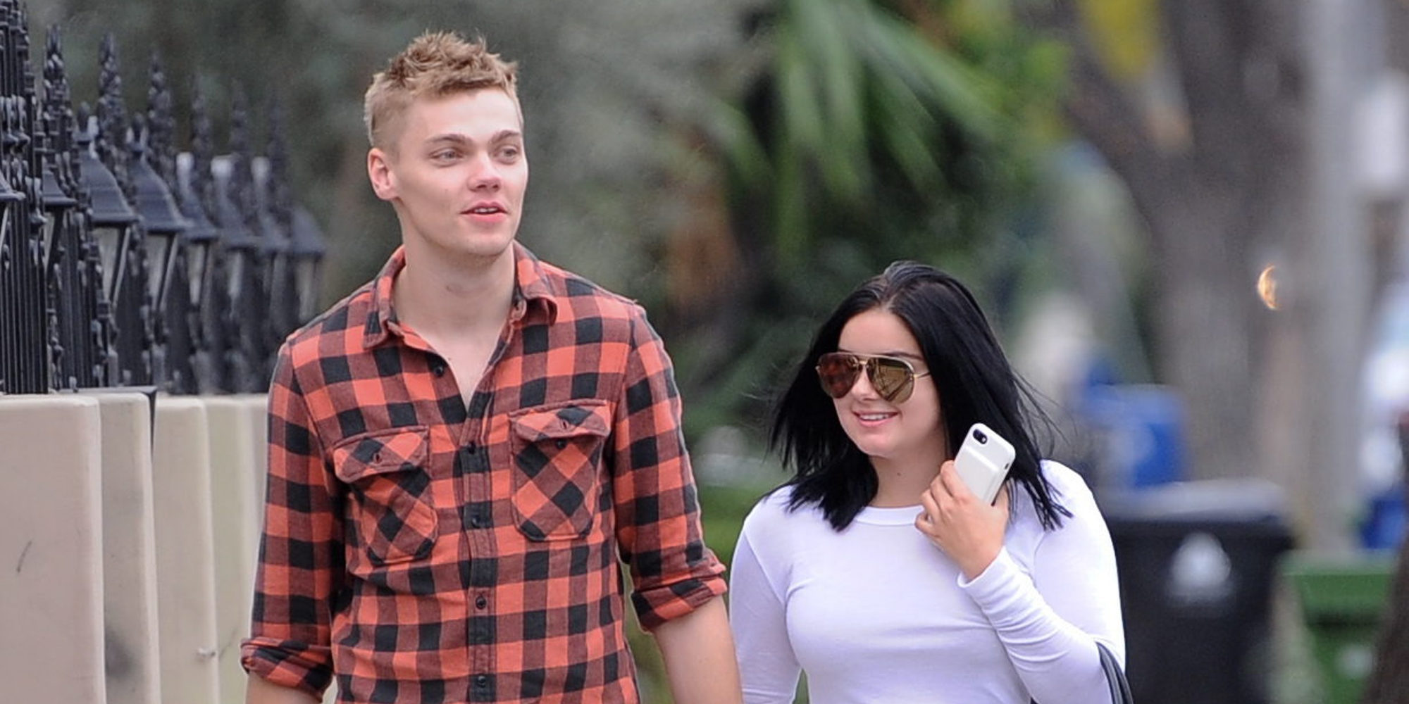 Viento en popa: Ariel Winter y Levi Meaden se tatúan juntos